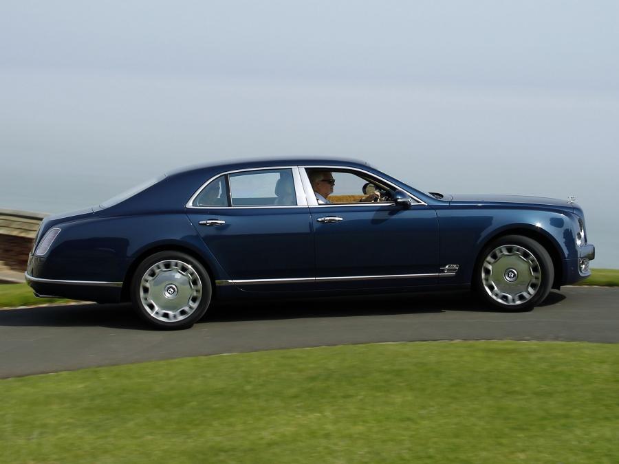 Bentley Mulsanne 2010 года  (UK) (фото 27 из 31)
